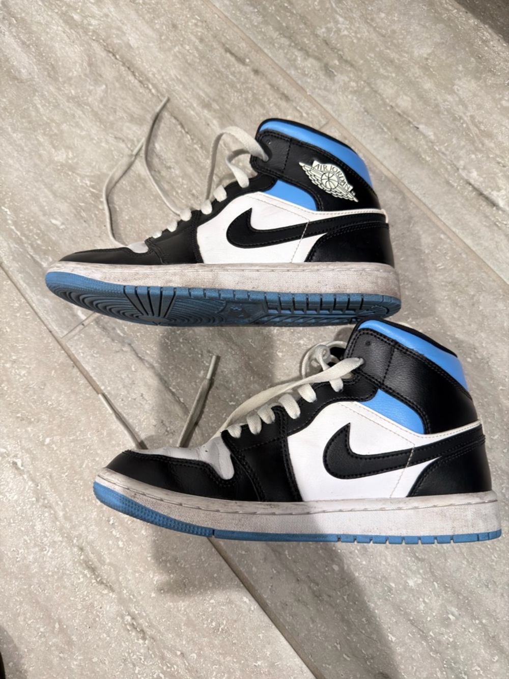 Nike Air Jordan 1 Mid - Black, White & University Blue